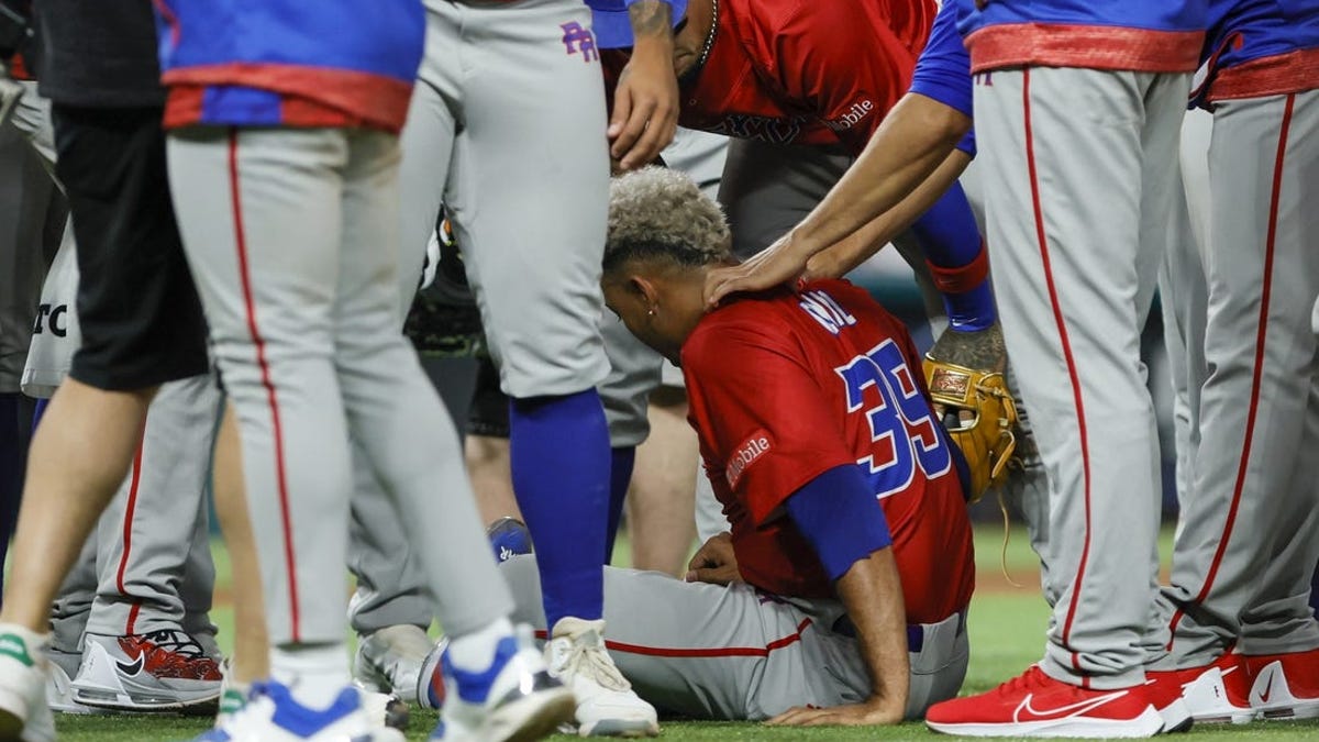 Mets' Edwin Diaz Carted Off Field After Sustaining Injury While