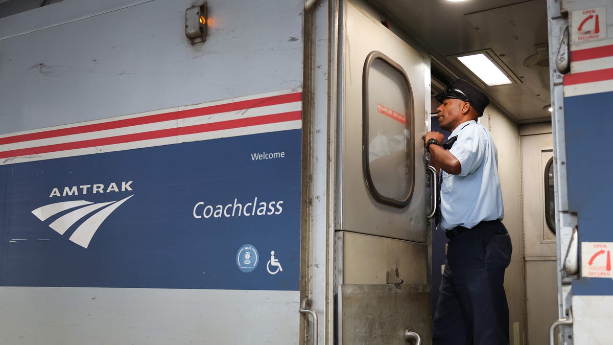 Amtrak trolls Southwest Airlines: Your bags are still free here