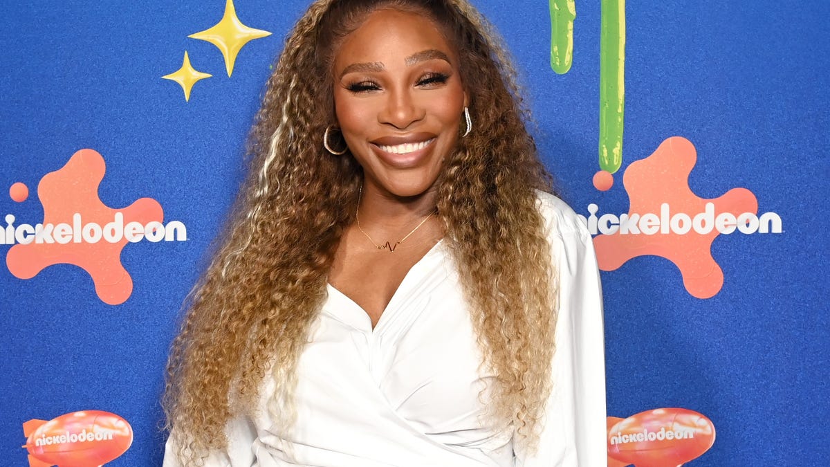 WATCH: Serena Williams’ Adorable Tennis Lesson With Toddler Daughter Is So Stinkin’ Cute