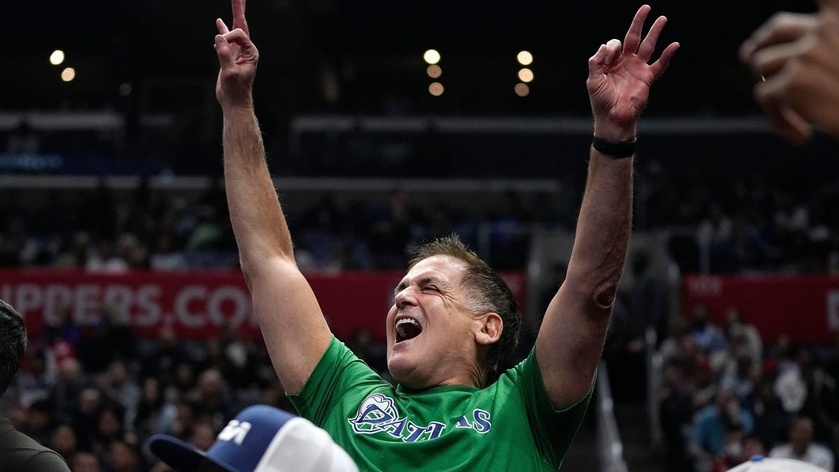 Mark Cuban tries to get NBA fans to narc on themselves