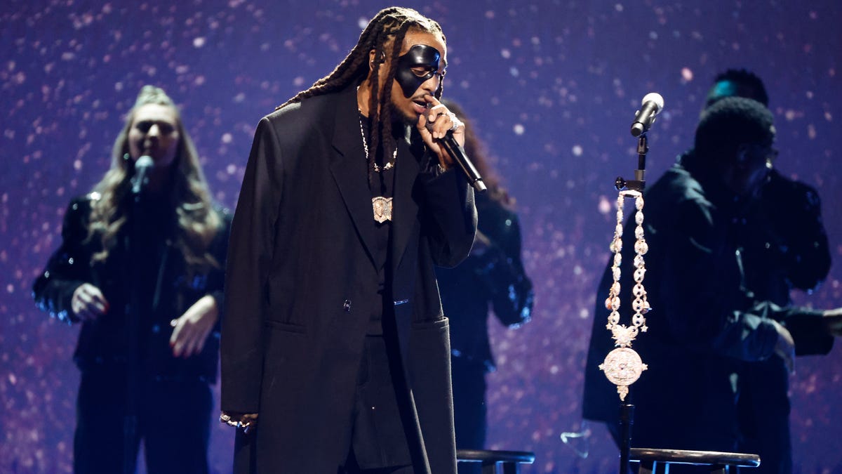 Quavo Pays Tribute to Takeoff With Moving Grammys Performance