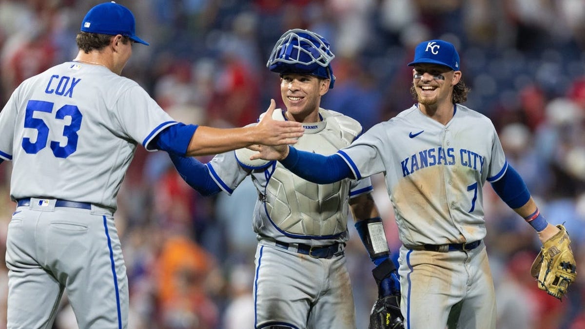 Royals' offense leads Kansas City to win