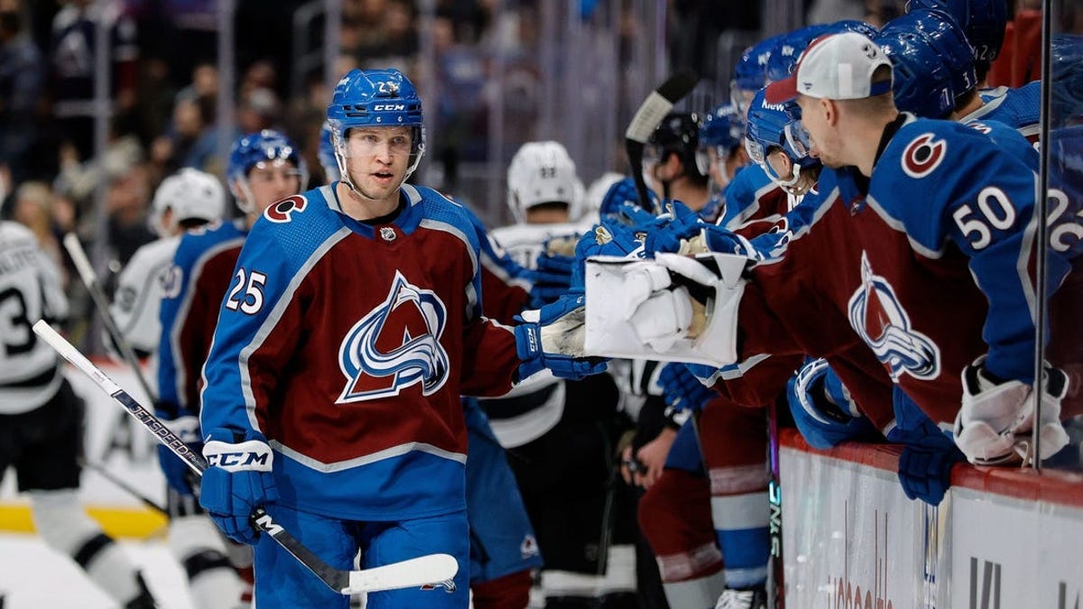 Nathan MacKinnon Keeps Home Streak Going As Avs Top Kings