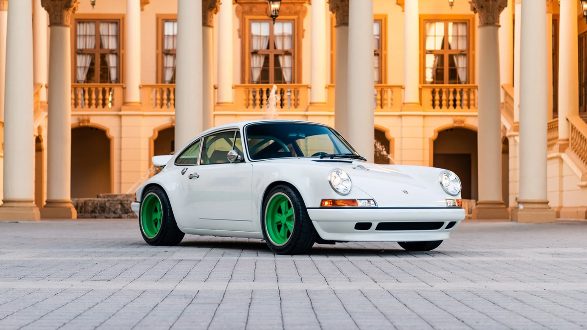 Cuando Porsche decide saltarse todas las reglas crea el 911 más extremo,  más deseable y más caro de la historia
