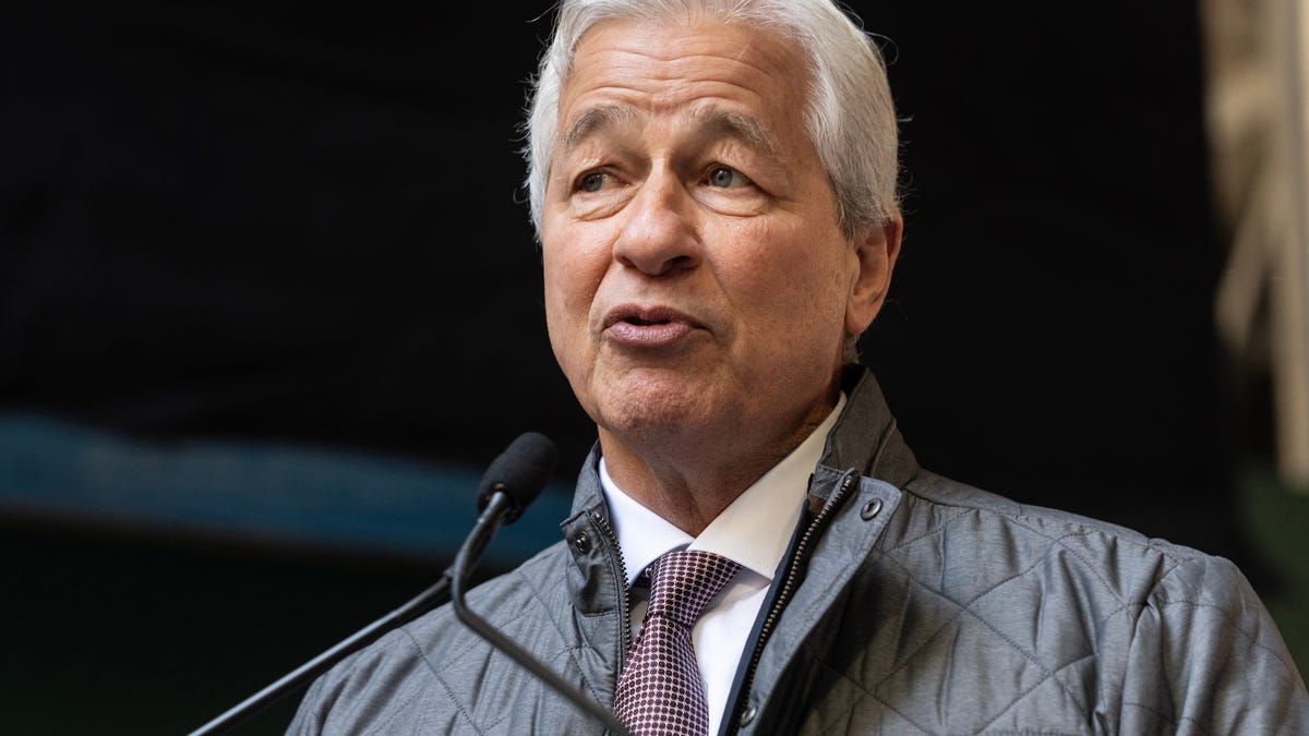 Jamie Dimon made $183 million selling JPMorgan stock. Here's how much others have made