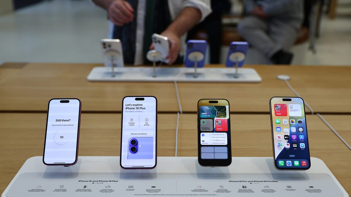 Apple wants to move to AI-powered search — and Google stock sinks 8%