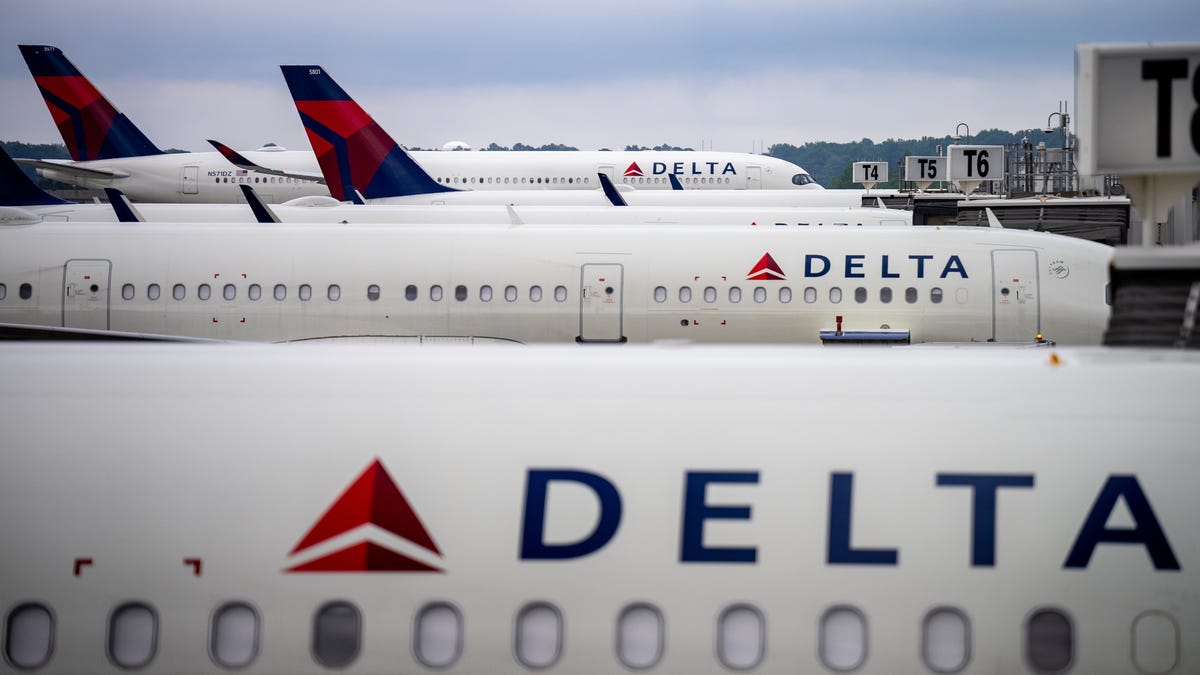 Delta Air Lines stock tanks after earnings outlook disappoints Wall Street