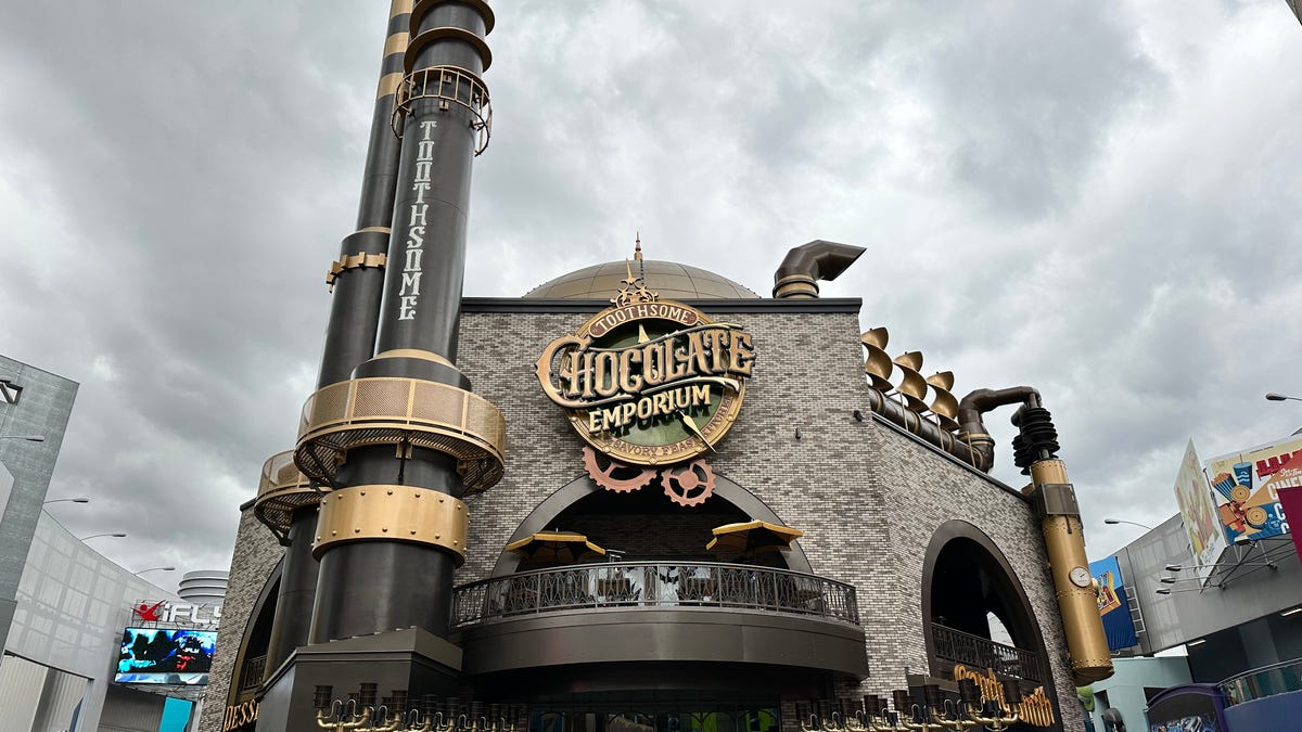 Steampunk-themed restaurant opens at Universal CityWalk