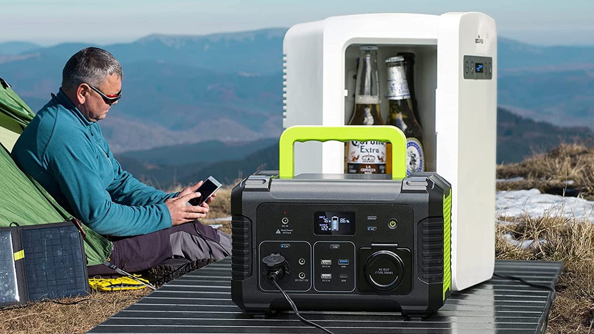 Charge 8 Devices Simultaneously Outdoors With a Paxcess 300W Portable ...