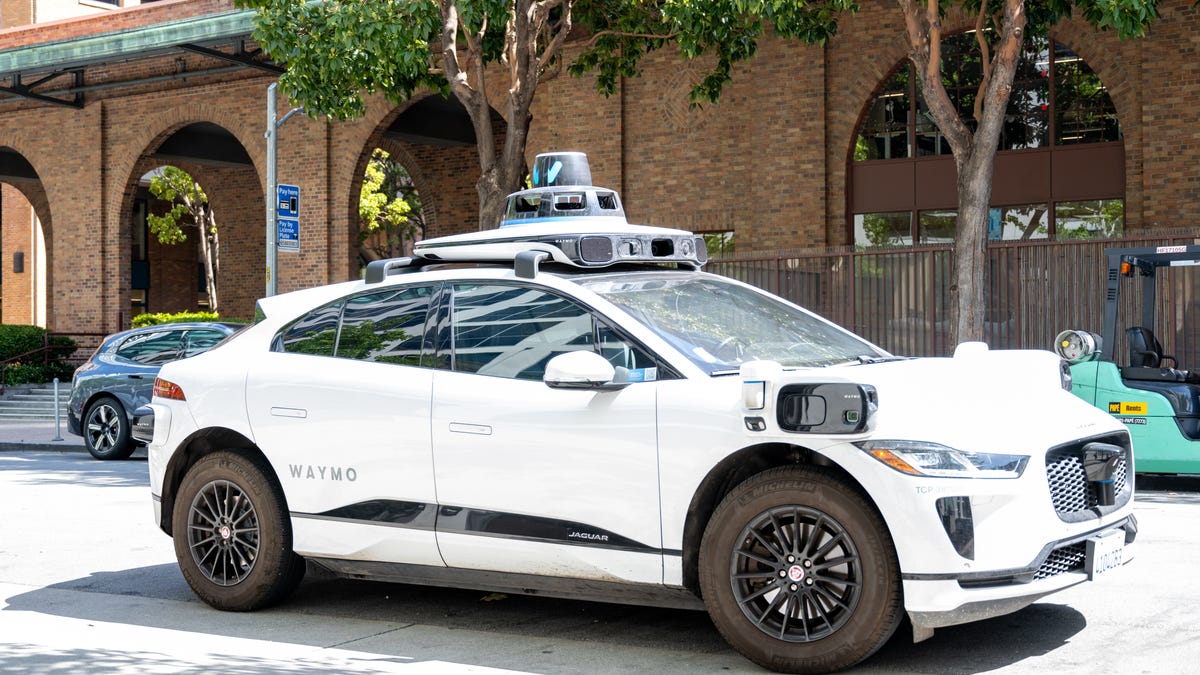 Google’s Waymo now offers 100,000 driverless robotaxi rides per week