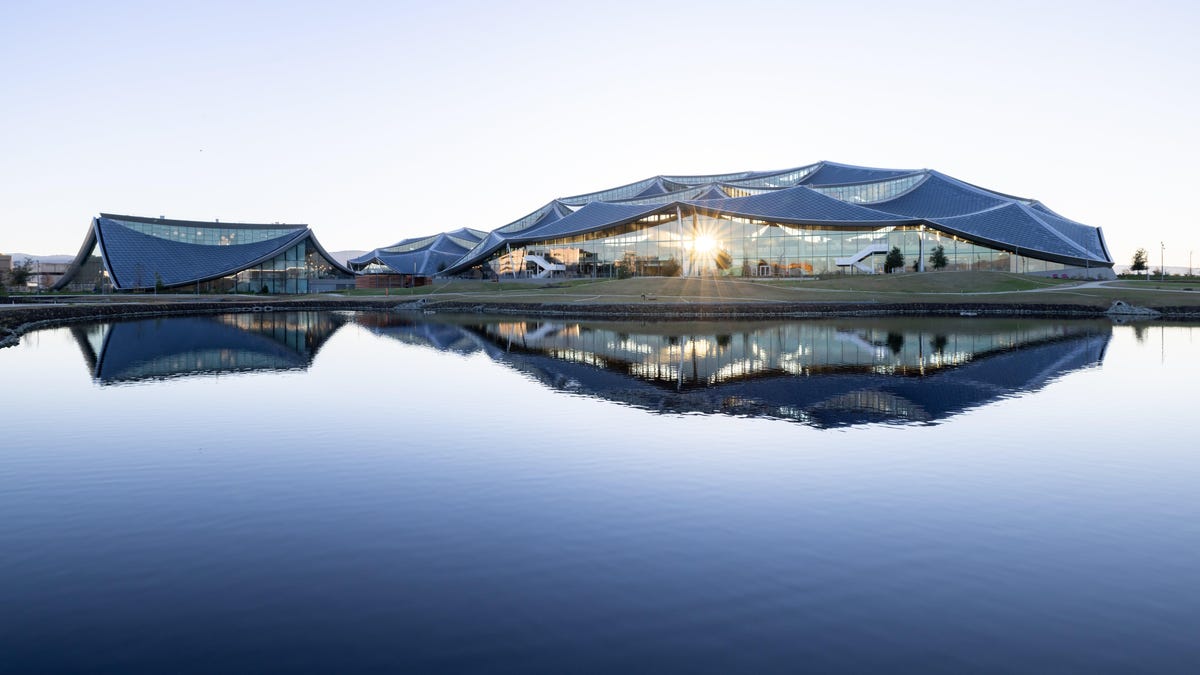 Google opens futuristic Mountain View campus where 4,000 will work