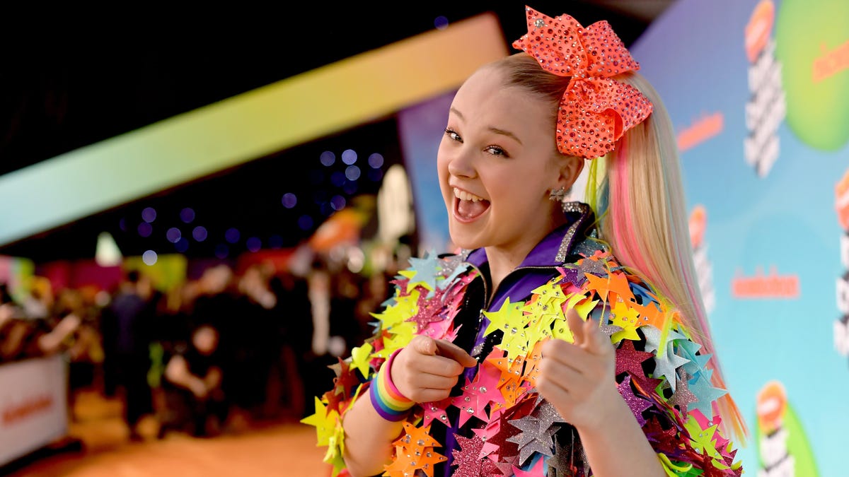 Jojo Siwa Wants Kissing Scene Removed From Christmas Movie 8696