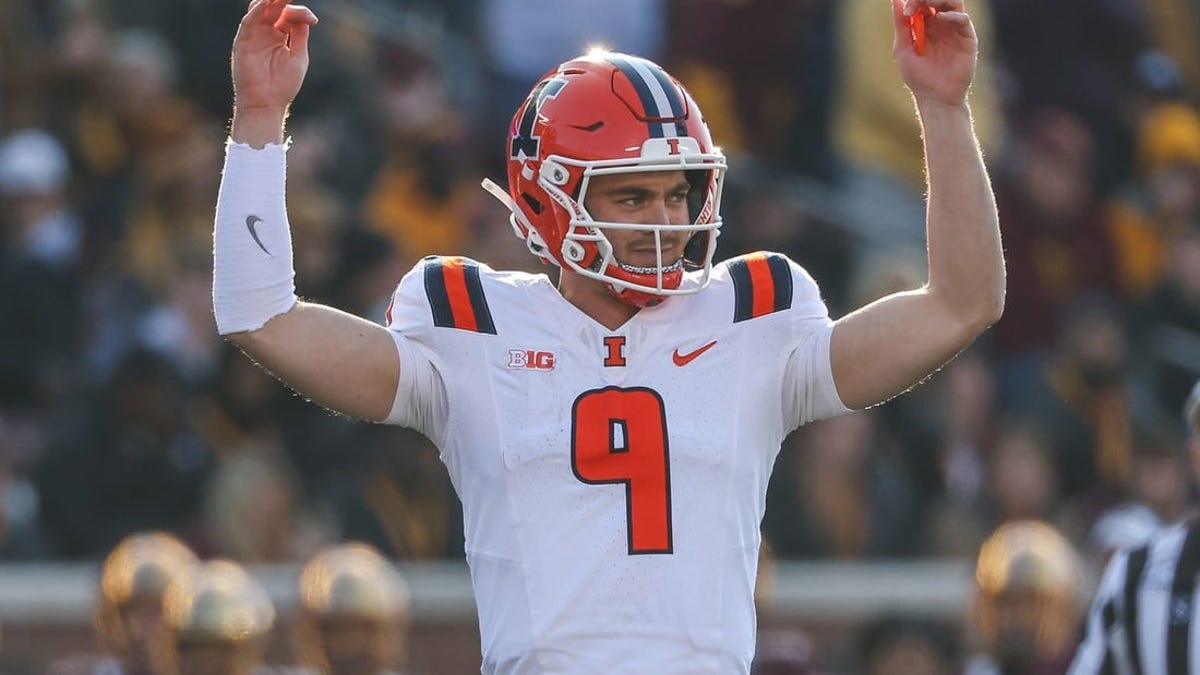 Illinois QB Luke Altmyer (head) Cleared, To Start Vs. No. 16 Iowa