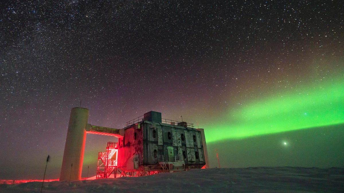 Observatorio enterrado bajo el hielo antártico manchas siete potenciales ‘partículas fantasmas’
