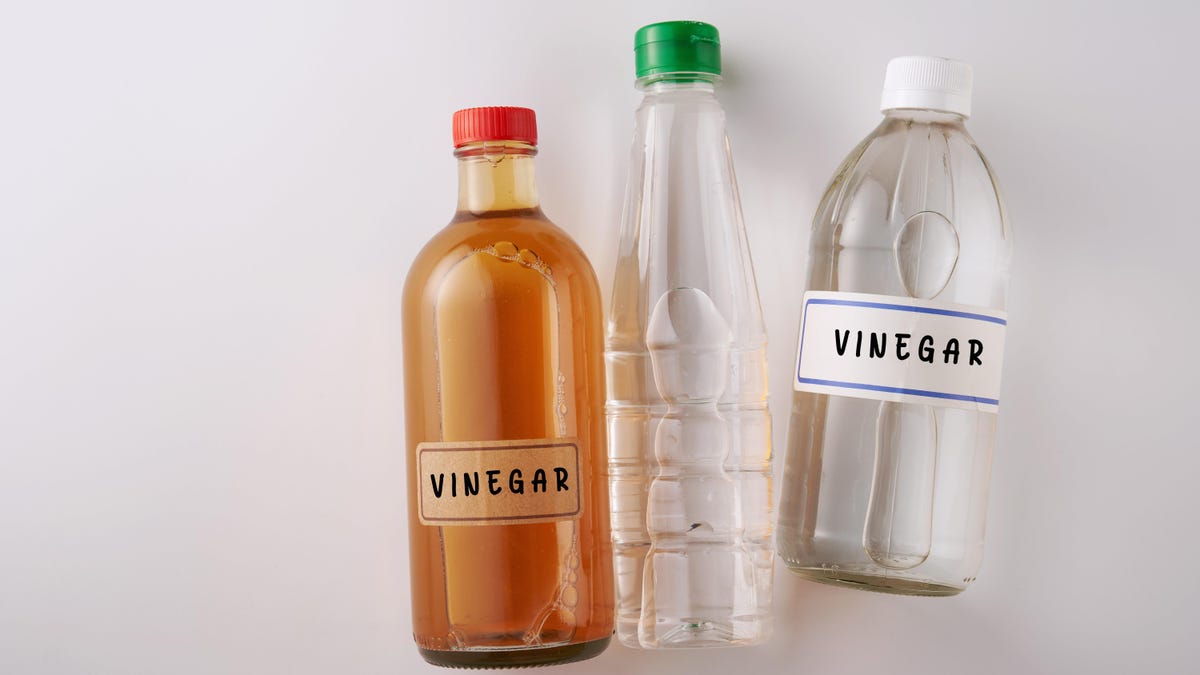 Difference Between Cleaning Vinegar & Distilled Vinegar (Understanding  Cleaning Chemicals Ep. 5) 