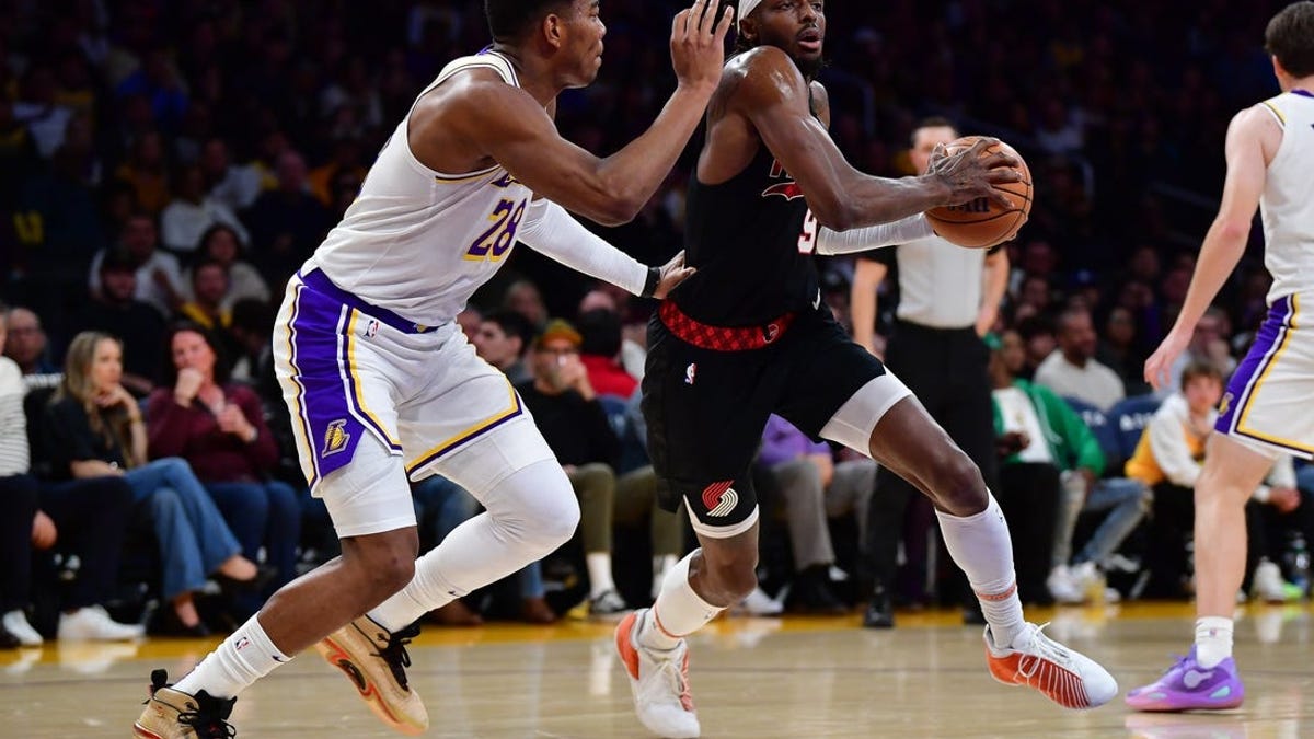 Lakers Bounce Back By Blasting Blazers