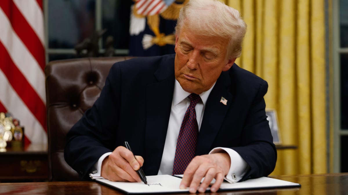 Oh Lord... Here's Trump's Scariest Executive Orders yet, and They're Worst Than You Can Imagine