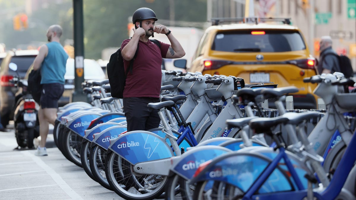 Lyft announces layoffs as it doubles down on e-bike business