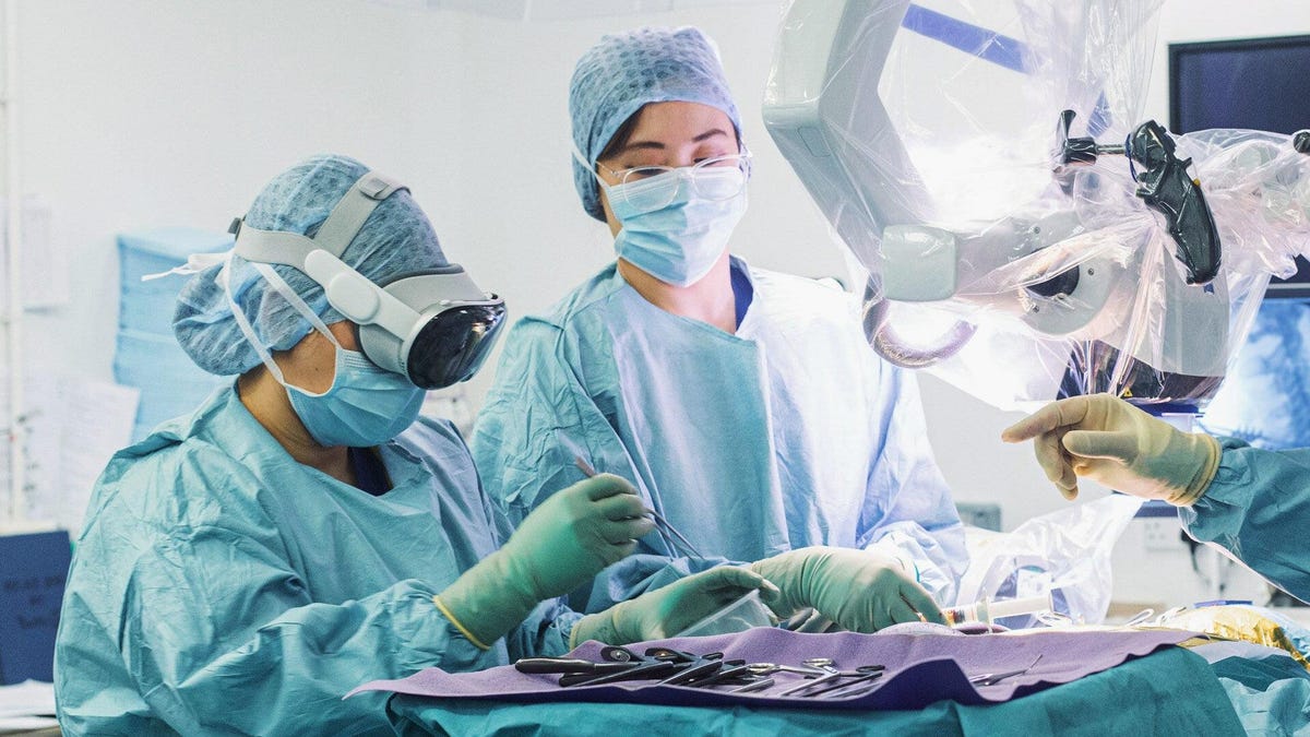Os médicos usam o Apple Vision Pro durante a cirurgia
