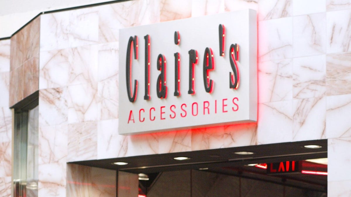 Claire's: tween jewelry and ear piercing retailer files for bankruptcy, Retail industry