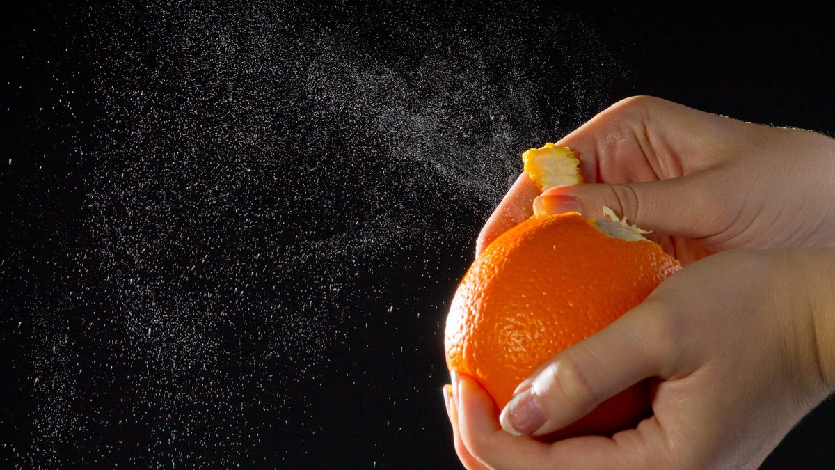 Video Of Orange Peel Being Squeezed Is Strangely Addictive To Watch! - NDTV  Food