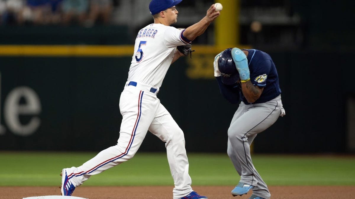 MLB roundup: Rangers run past Rays on wild pitch