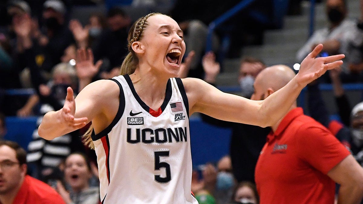 Paige Bueckers Returns From Injury, Immediately Hits A Buzzer Beater