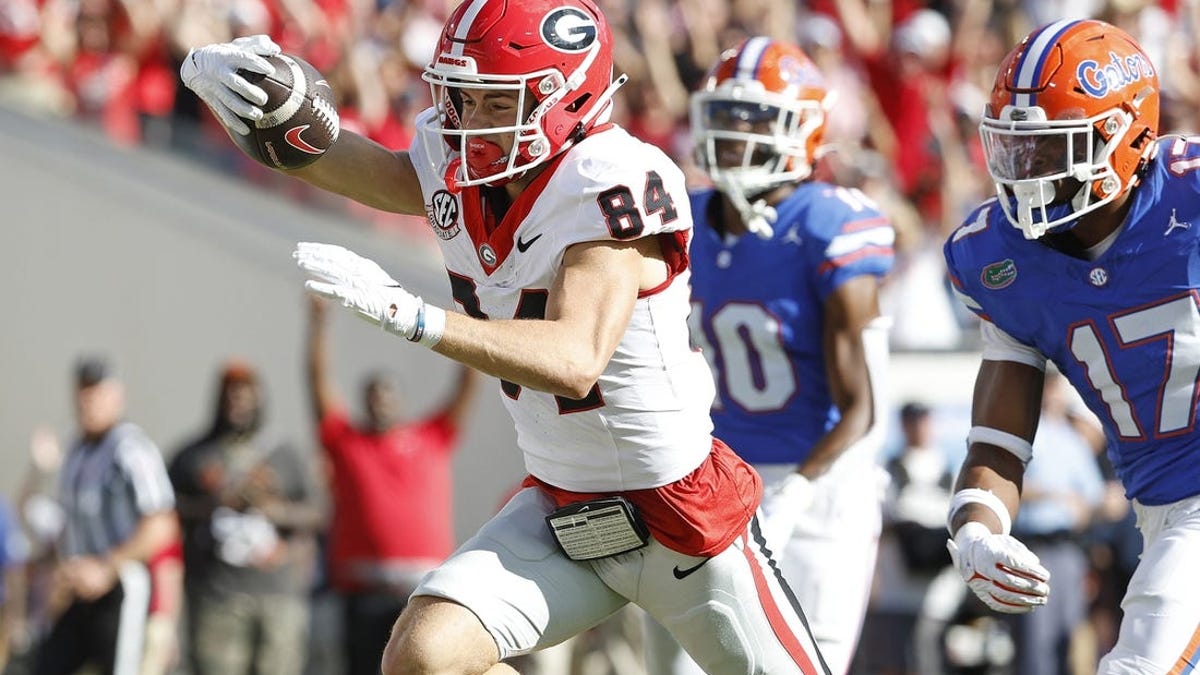 Carson Beck Shines In Homecoming As No. 1 Georgia Routs Florida