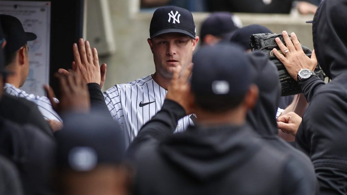 Yankees walk off Blue Jays to even series