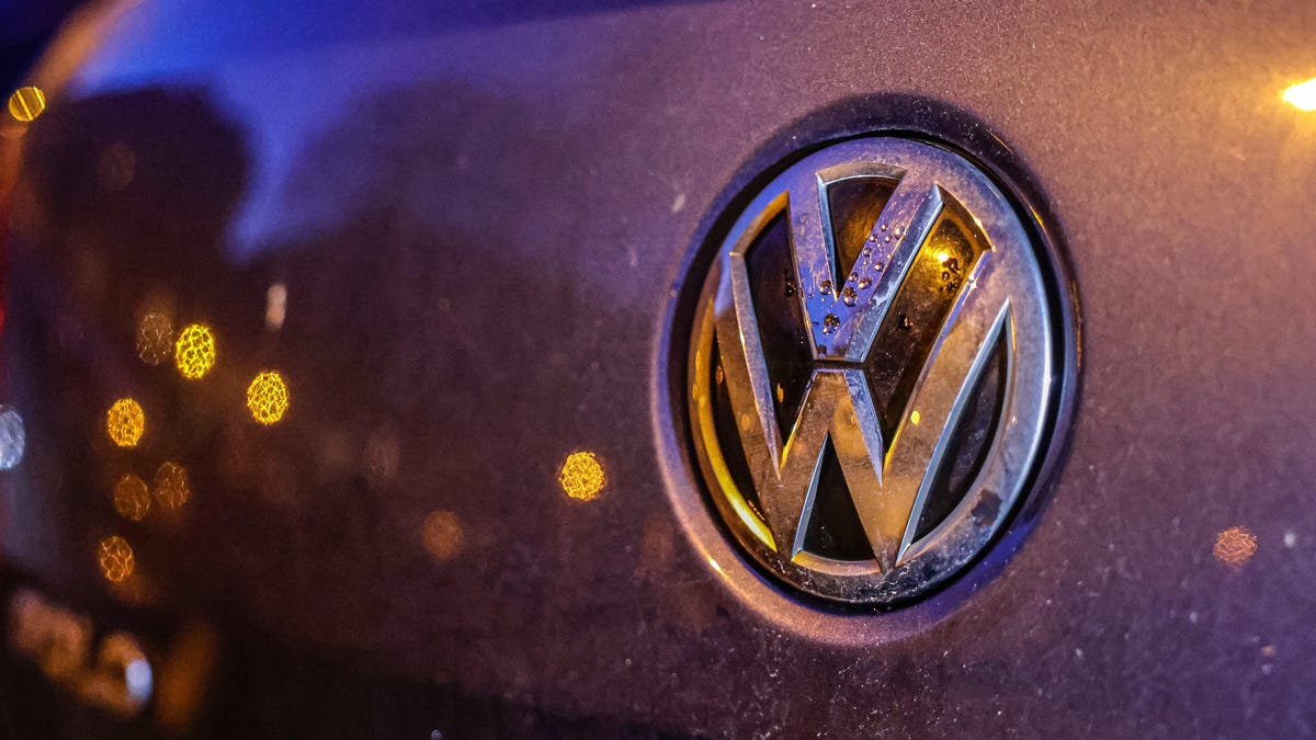 VW Wouldn't Help Cops Find Car with Abducted Child Until GPS Subscription Was Restored