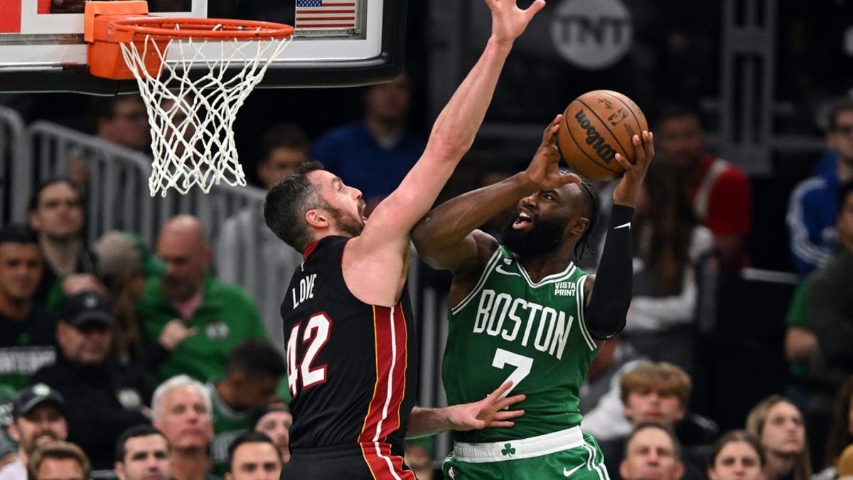 Celtics roll into Miami favored to force Game 7