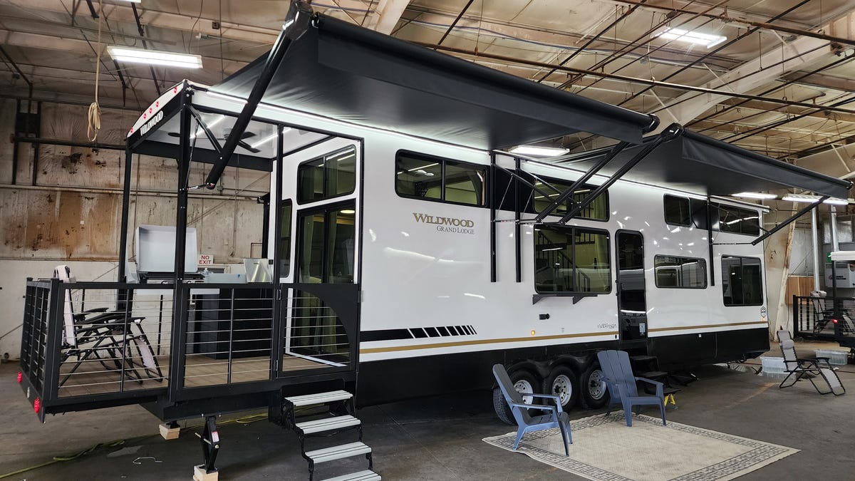 This Absurd 0K Destination Trailer Has Two Bedrooms, A Deck And Full-Sized Appliances