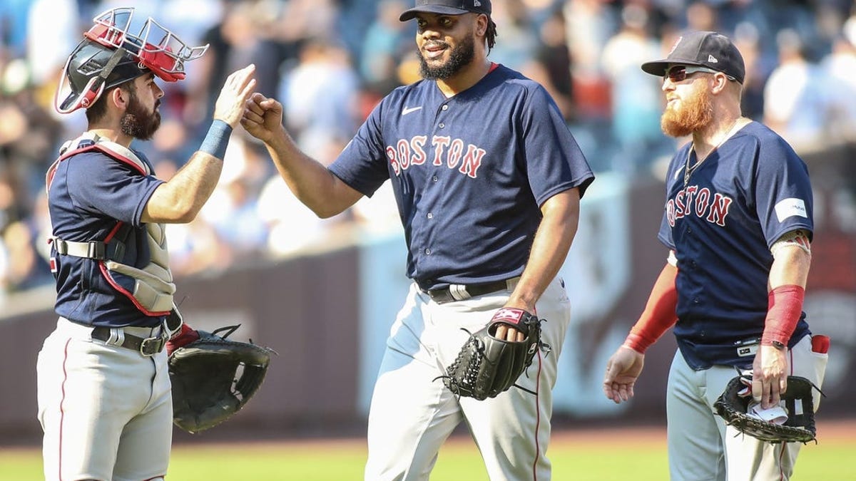 Justin Turner homers twice as Red Sox rout Yankees