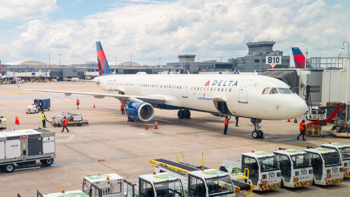 Listeria Outbreak Scraps Hot Meals On 200 Delta Flights