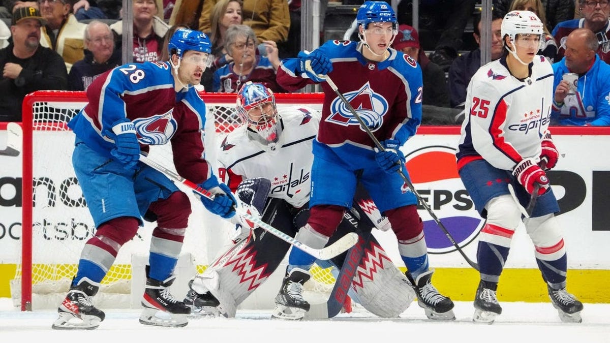 Nathan MacKinnon nets 4 goals as Avalanche crush Caps