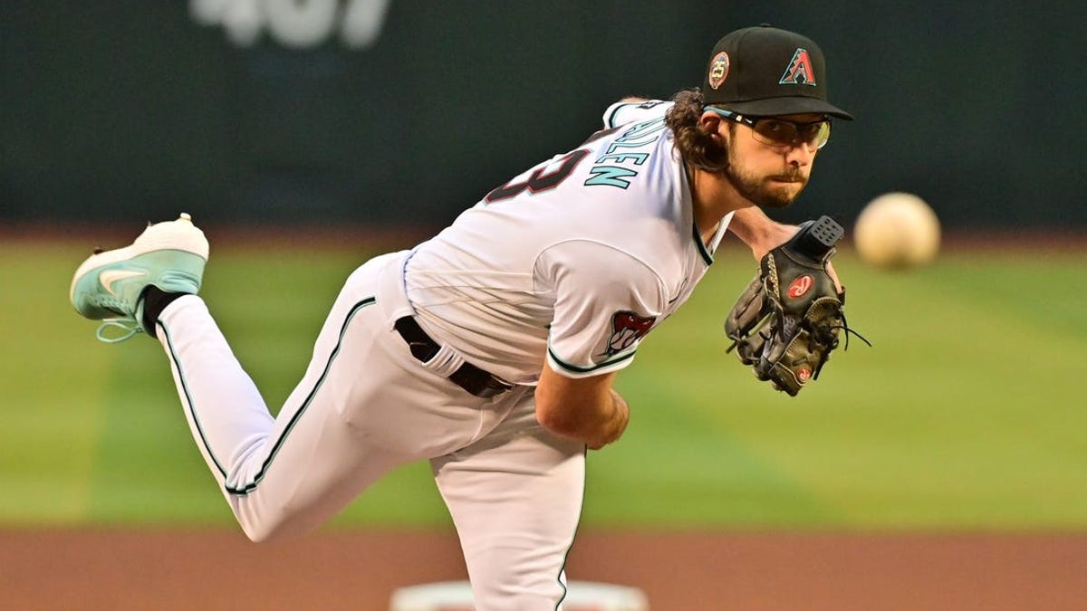 Diamondbacks' Nick Ahmed hits two-run double on bounced pitch