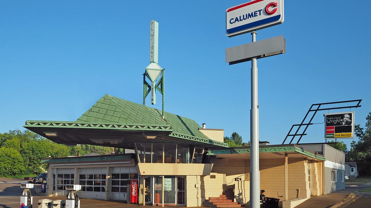 How Frank Lloyd Wright’s futuristic gas station was the first Starbucks