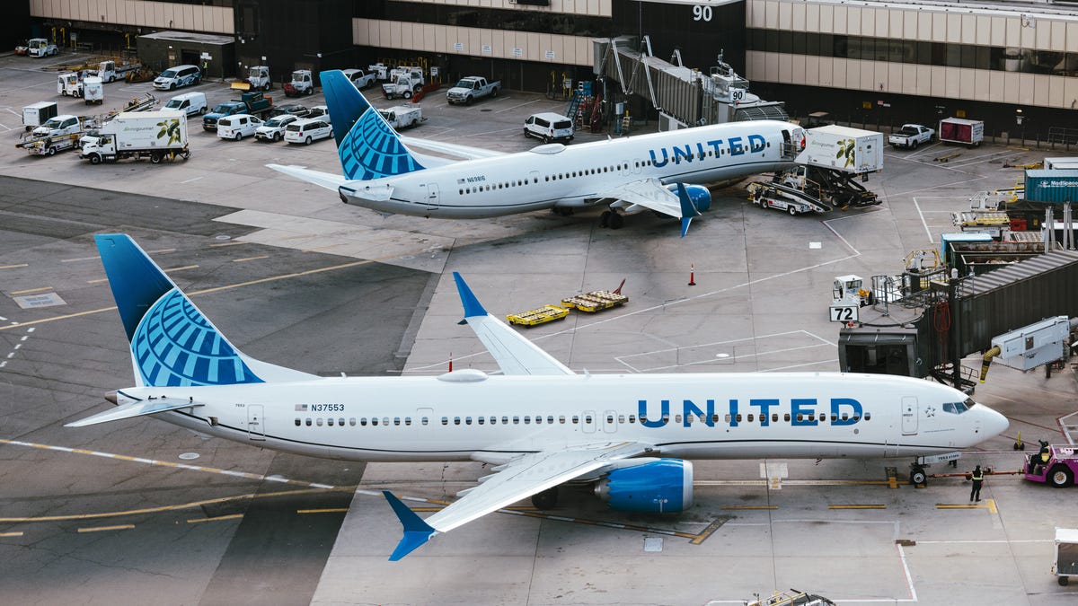 Boeing says it will compensate United for jet groundings and delays