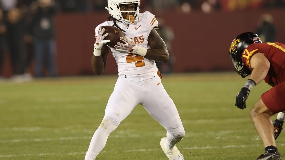 No. 7 Texas Overcomes Mistakes To Hold Off Iowa State