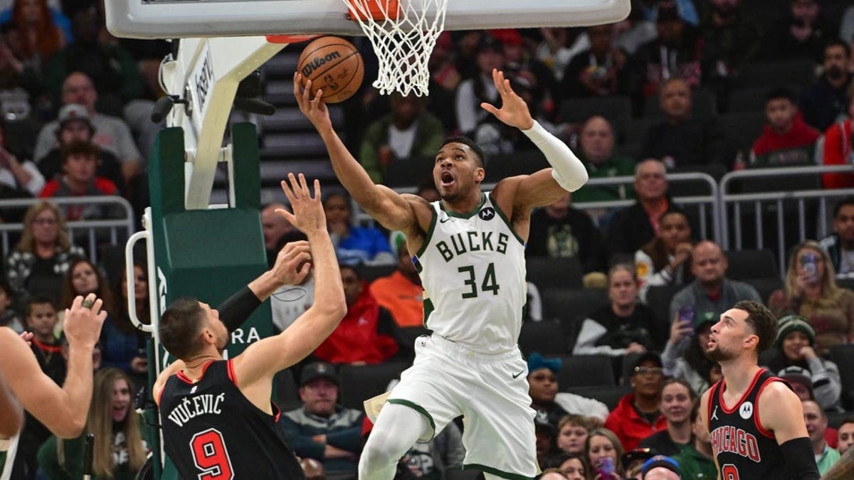 Giannis Antetokounmpo shoulders the load as Bucks sink Bulls