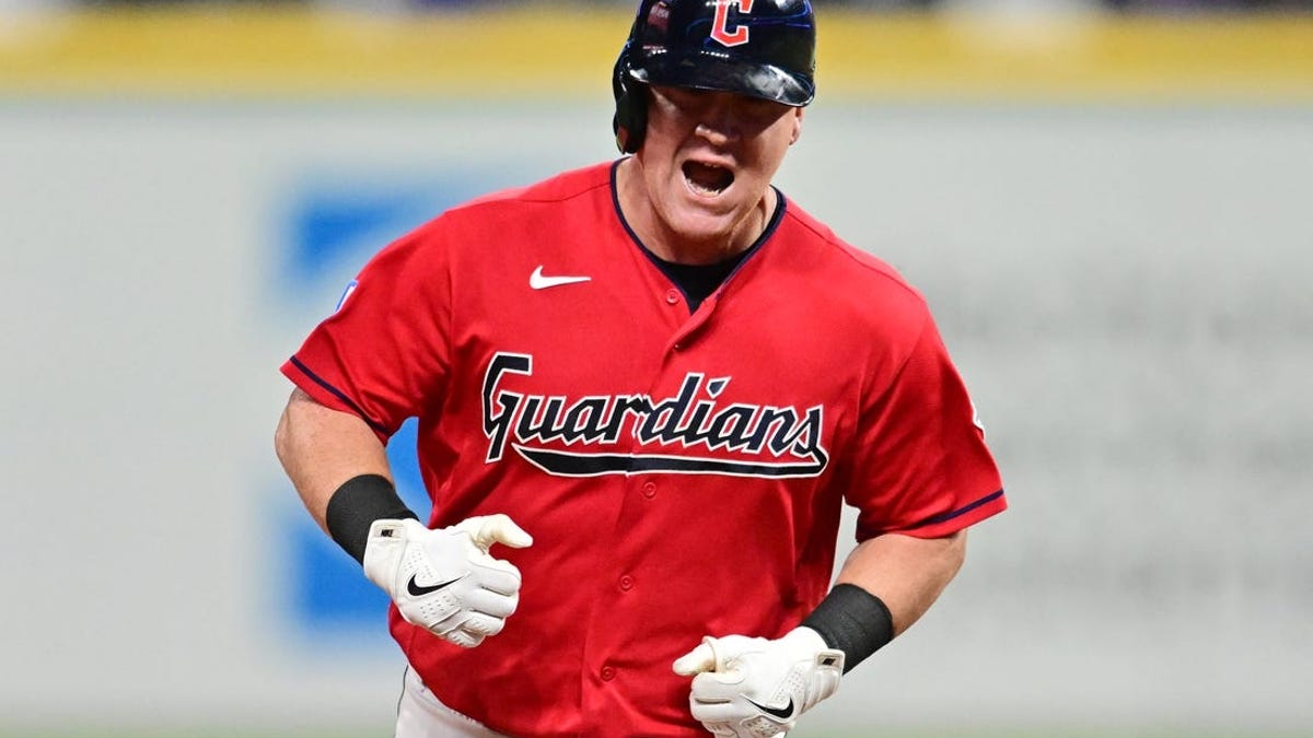 Cleveland Guardians beat Los Angeles Dodgers on Kole Calhoun's homer