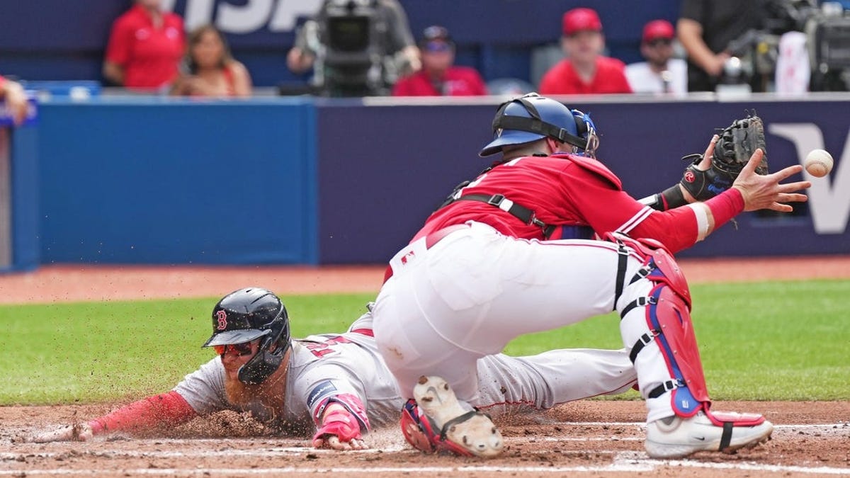 Rafael Devers's game-tying homer isn't enough as Red Sox are walked off by Blue  Jays again, swept on the road - The Boston Globe