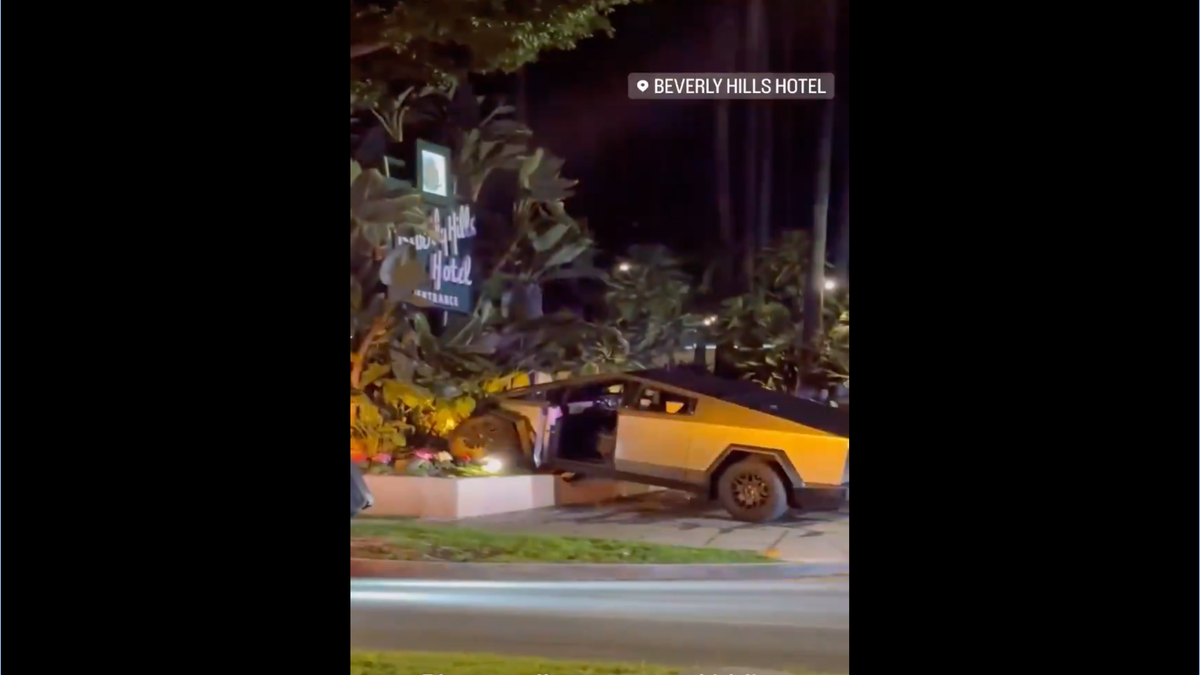 Tesla Cybertruck Crashes Into the Beverly Hills Hotel Sign