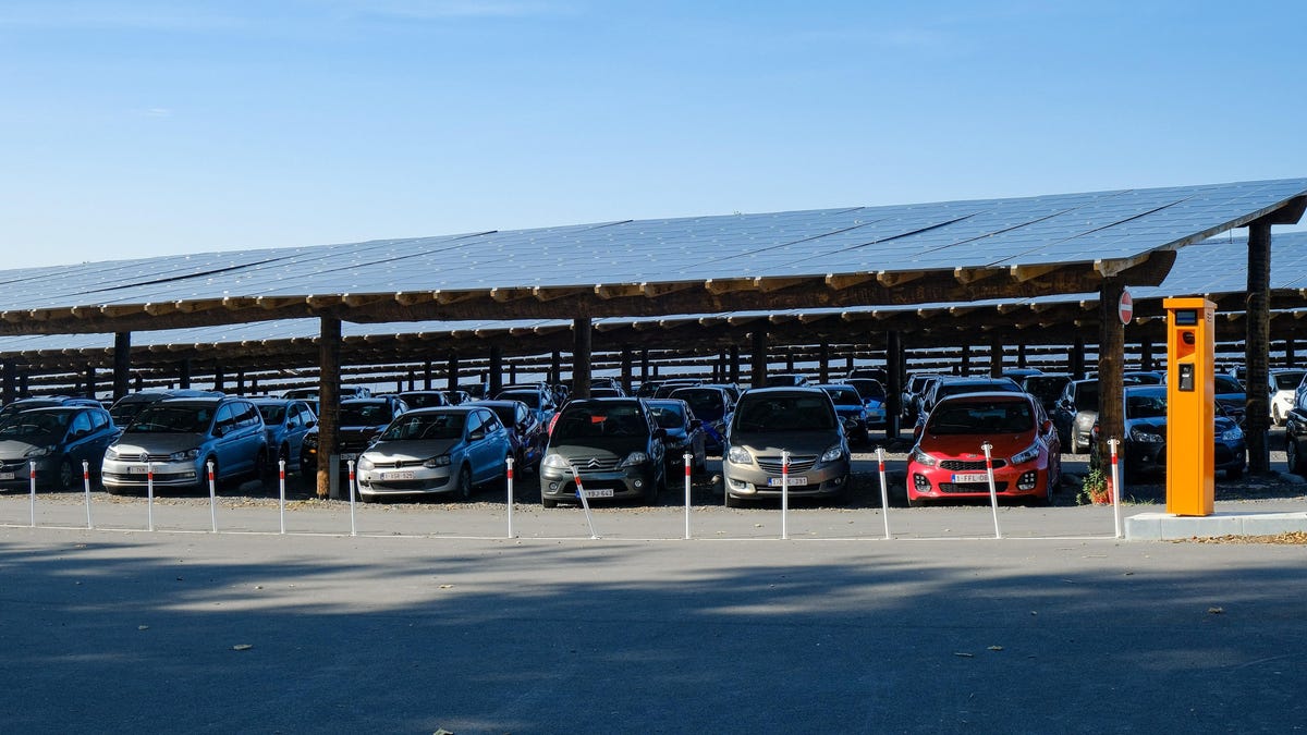 A hypermarket parking lot 100% solar - E.Leclerc, Carcassone