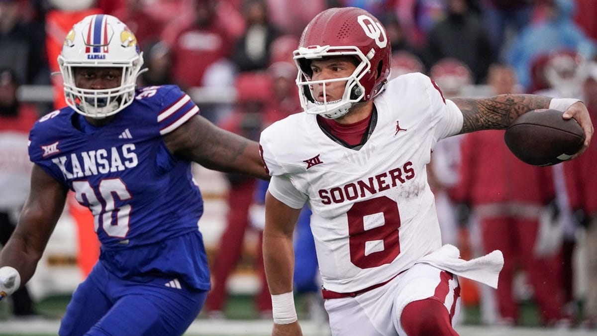 Oregon lands Bo Nix's replacement as former Oklahoma quarterback