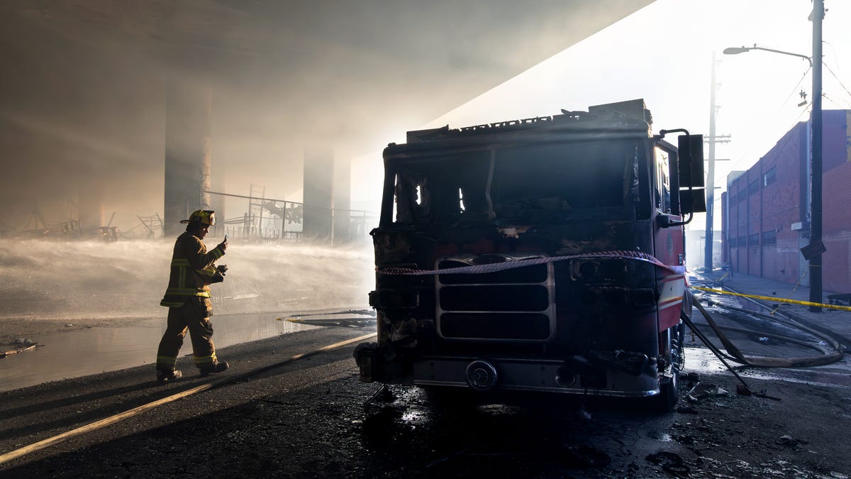 Los Angeles I-10 Fire closes freeway indefinitely