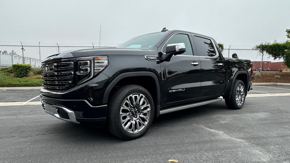 GMC Sierra Has A Backup Camera That’s Nearly Useless At Night, And It’s A Problem On Most Trucks