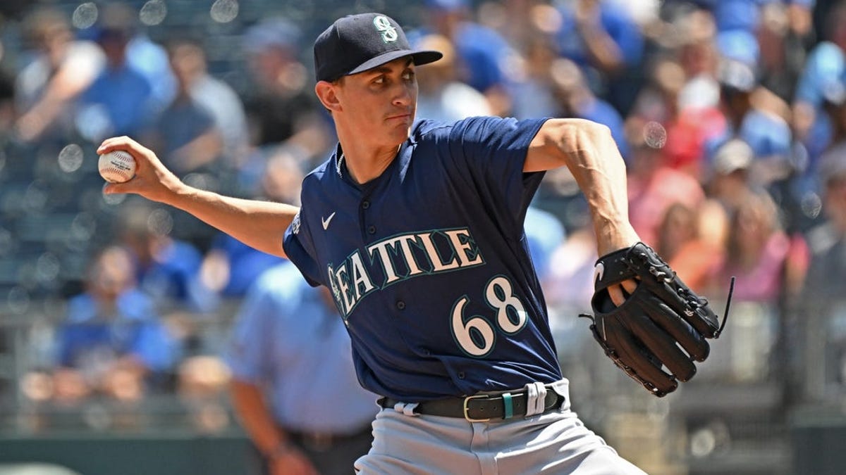 Mariners fan hits pitcher George Kirby with ball thrown from crowd