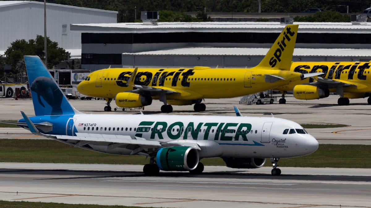 Frontier Airlines takes aim at Southwest with free checked bag offer