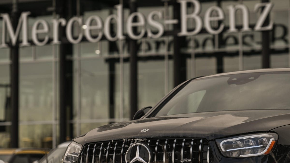 Mercedes-Benz Dealers Refund Bogus Lease Fee After Local News Investigation